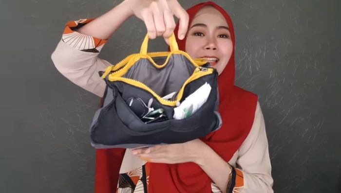 Isi tas bu Dendy