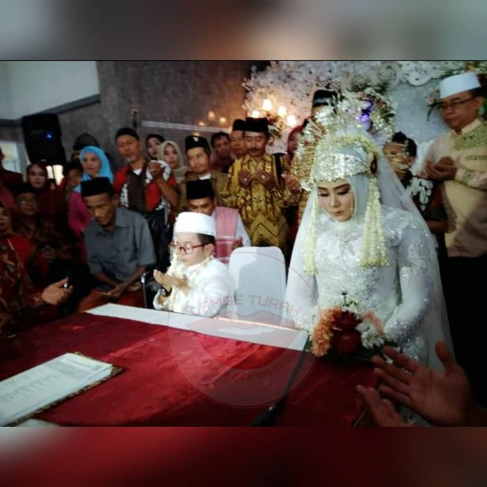 Foto pernikahan Daus Mini