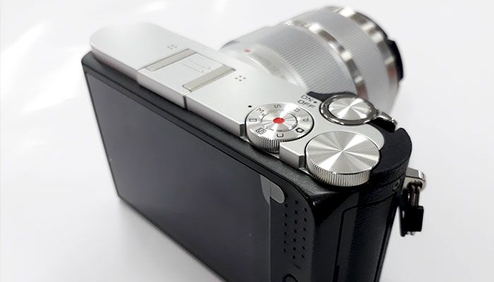 User freindly banget fitur di bodi atas mirrorless Yi M1