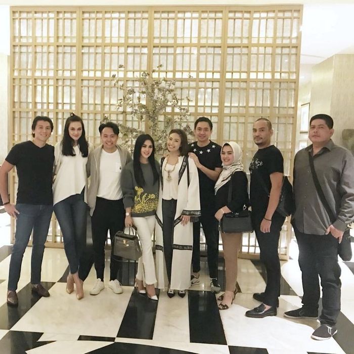 Reino Barack, Luna Maya, dan Syahrini hadir bertemu