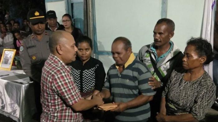 Momen Haru Saat Jenazah Korban Pembantaian KKSB Papua tiba di NTT