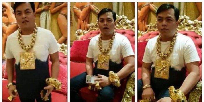 Tran Ngoc Phuc memakai perhiasan dengan total beratnya mencapai 13 kilogram.