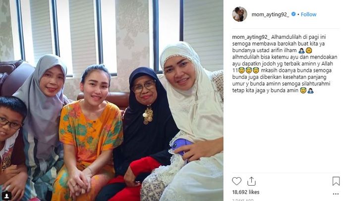 Dikunjungi Ibunda Ustadz Arifin Ilham, Umi Kulsum Sebut Ayu Ting Ting Didoakan Dapat Jodoh Terbaik