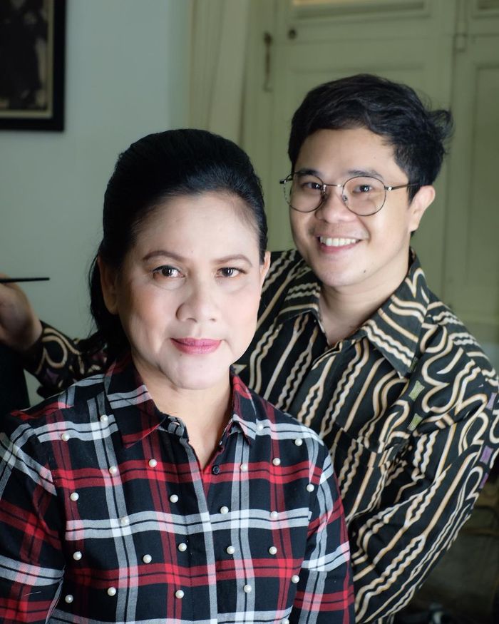 Bennu Sorumba pernah merias Ibu Iriana.