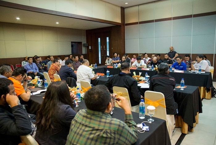 Diskusi berlangsung menarik karena selain membahas soal tantangan penjualan motor tahun depan juga mengulas strategi penjualan dan perkembangan motor listrik.