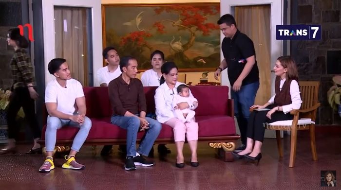 Sedah Mirah, cucu perempuan Jokowi, tampil di program Mata Najwa bersama Najwa Shihab.