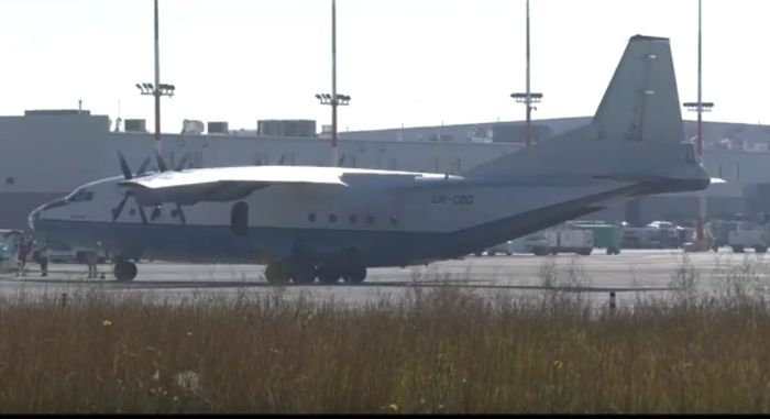 Pesawat Antonov An-12BP.