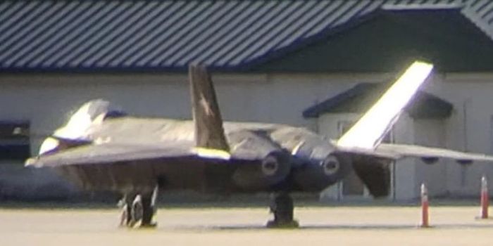 Foto yang memperlihatkan pesawat yang menyerupai jet J-20 milik China di fasilitas fasilitas militer AS di Savannah-hotel, Georgia