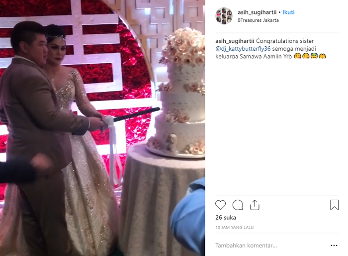 Prosesi potong kue pernikahan DJ Butterfly