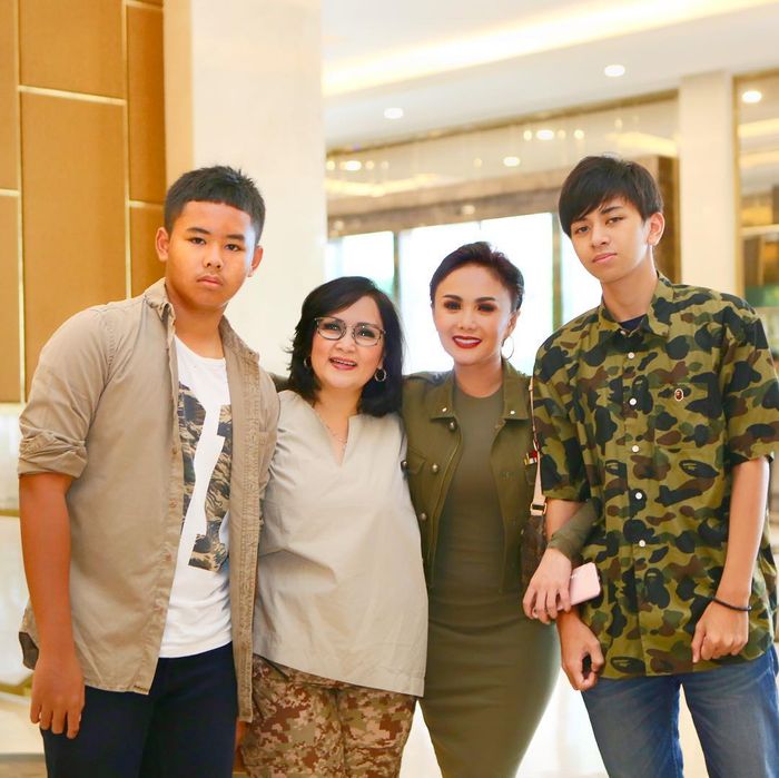 Datang ke Pesta Kellen, Keponakan Tampan Krisdayanti Ini Jadi Sorotan!