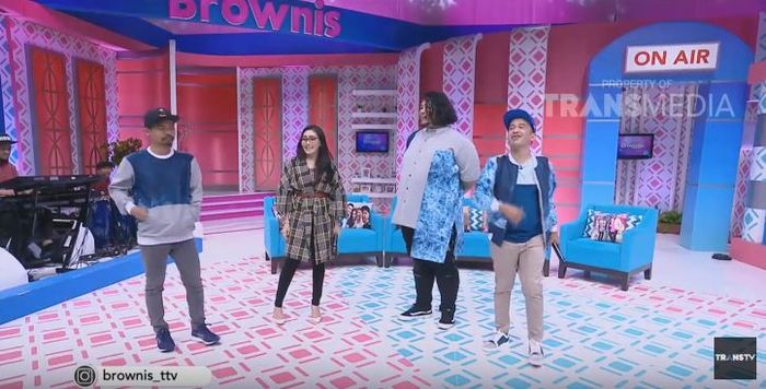 Berduaan Sama Ayu Ting Ting di Belakang Panggung HUT Trans Media Ke-17, Ivan Gunawan: Saat Suntuk, Tau-tau Ada Bidadari Masuk