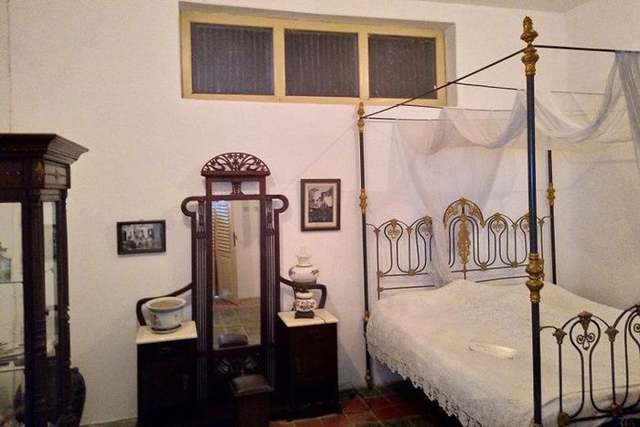 Salah satu kamar tidur di Roemah Martha Tilaar