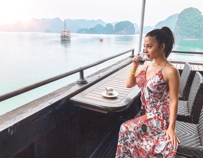 Inspirasi Gaya Seksi nan Feminin Nikita Willy untuk Liburan Akhir Tahun, Yuk! - Vietnam