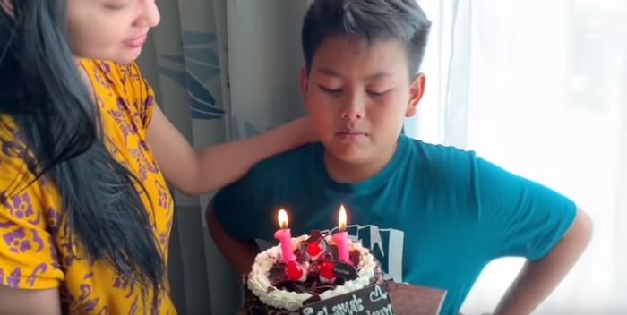 Gabriel menangis mengira Dewi Perssik dan Angga Wijaya lupa hari ulang tahunnya