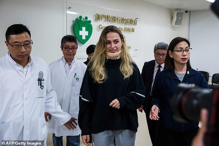 Kecelakaan pebalap wanita Sophia Florsch di balap F3 Macau, November lalu. Sophia Florsch saat keluar dari rumah sakit.