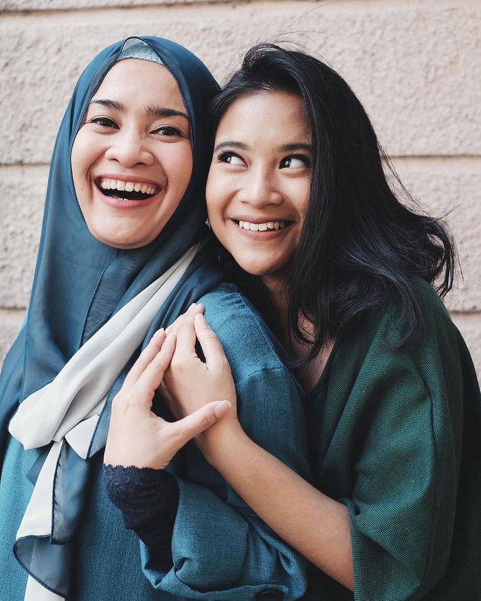 Siti Adira Kania bersama sang Mama, Ikke Nurjanah.