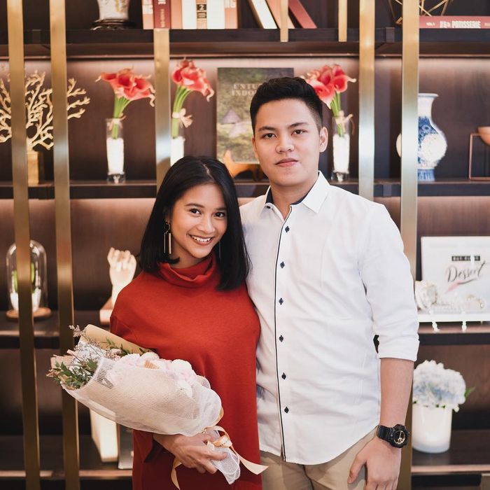 Siti Adira Kania dan kekasihnya, Dwiko Arief.