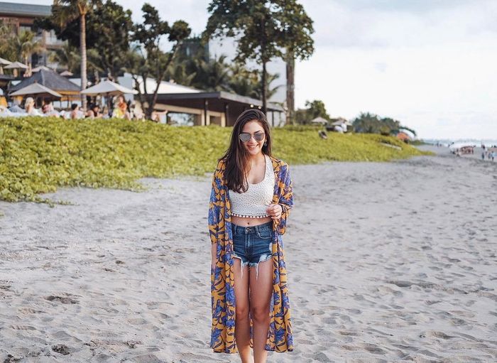 Penampilan seksi Jessica Mila saat di pantai