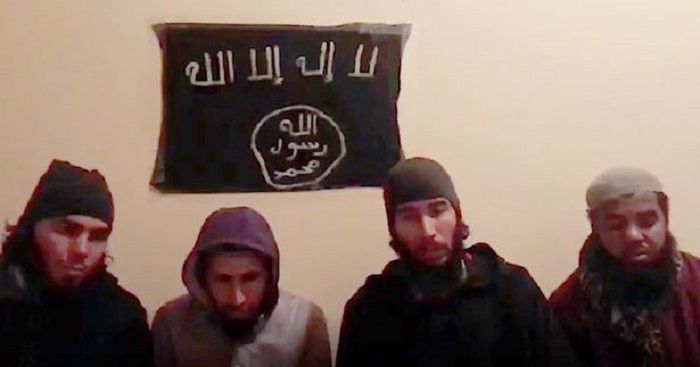 Sebuah video yang mengerikan menunjukkan empat pria bersumpah setia kepada ISIS.