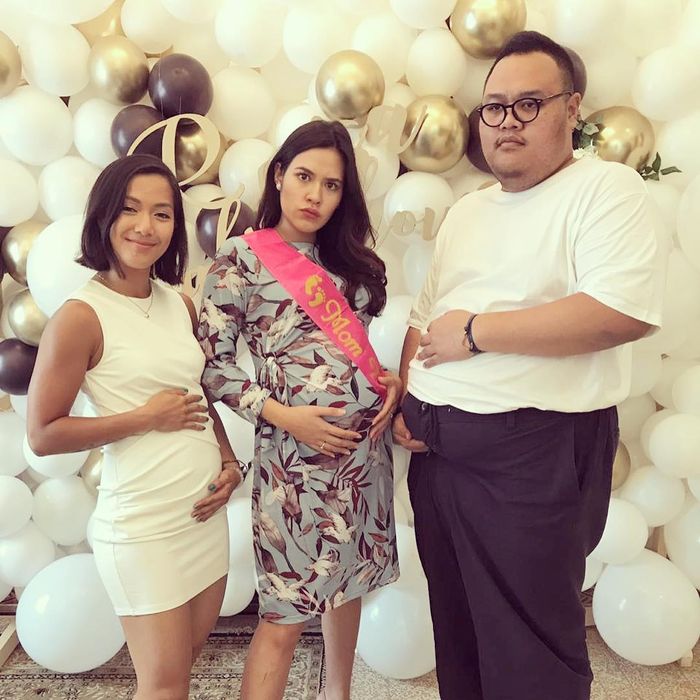 Penampilan Raisa Andriana saat baby shower