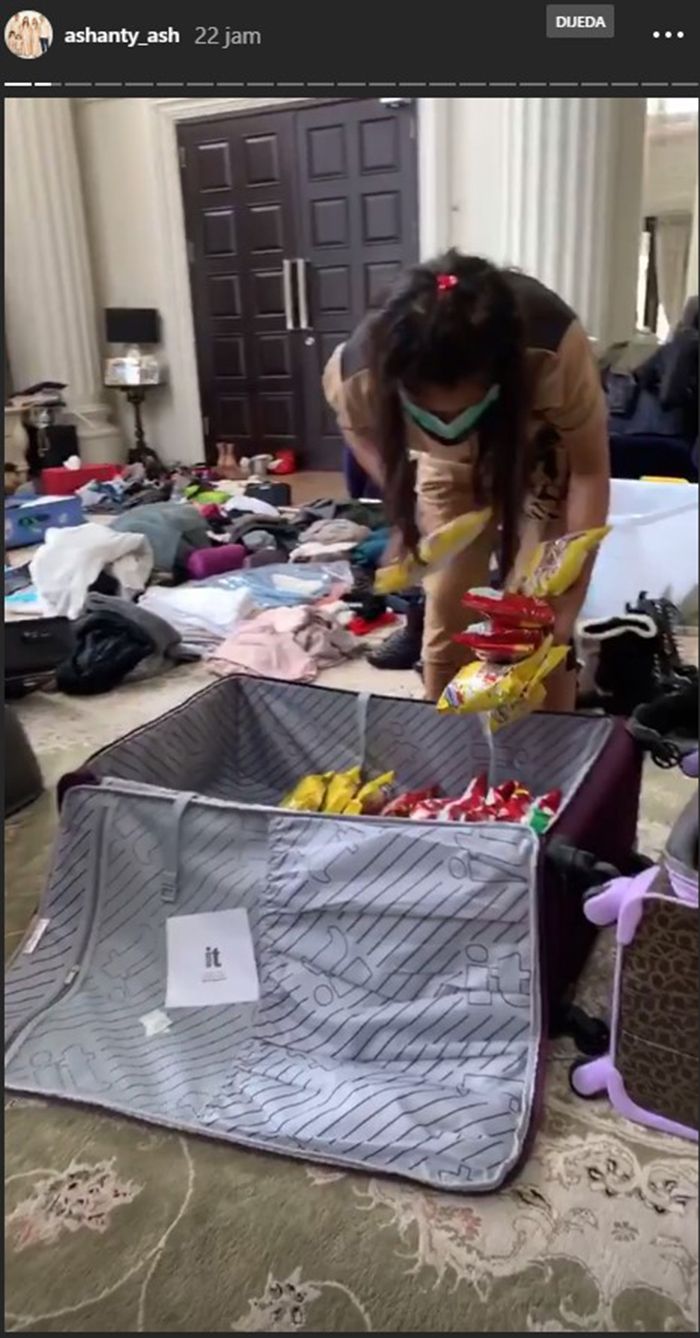 makanan ringan yang dibawa keluarga Anang
