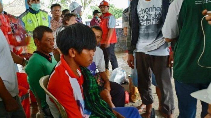 Puji, nelayan yang selamat dari tsunami setelah diterjang selombang sebanyak 3 kali