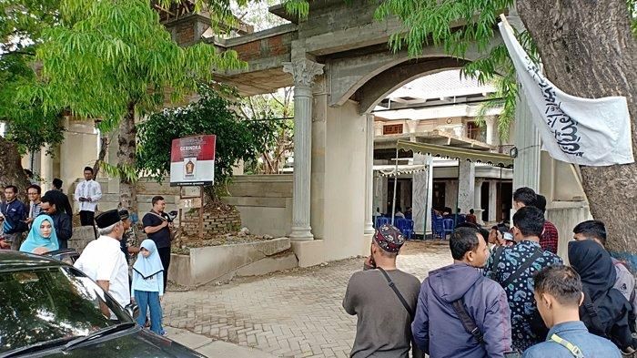 Suasana rumah duka Dylan Sahara