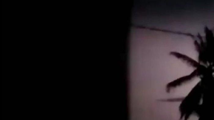 Tangkapan layar video dentuman keras yang heboh di akun instagram @palembang.update.