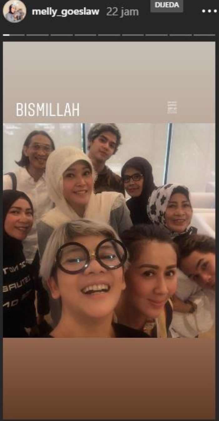 Maia Estianty akan berangkat Umroh bersama sejumlah sahabat termasuk Melly Goeslaw, Anto Hoed, dan kedua putranya, Al Ghazali serta Dul Jaelani.