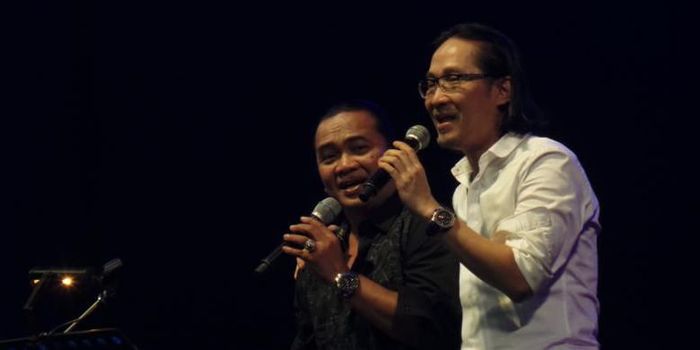 Deddy Dhukun (kiri) dan Dian Pramana Poetra (kanan) tampil di Jakarta International Java Jazz Festival, JIExpo, Kemayoran, Jakarta Pusat, Jumat (6/3/2015) malam.