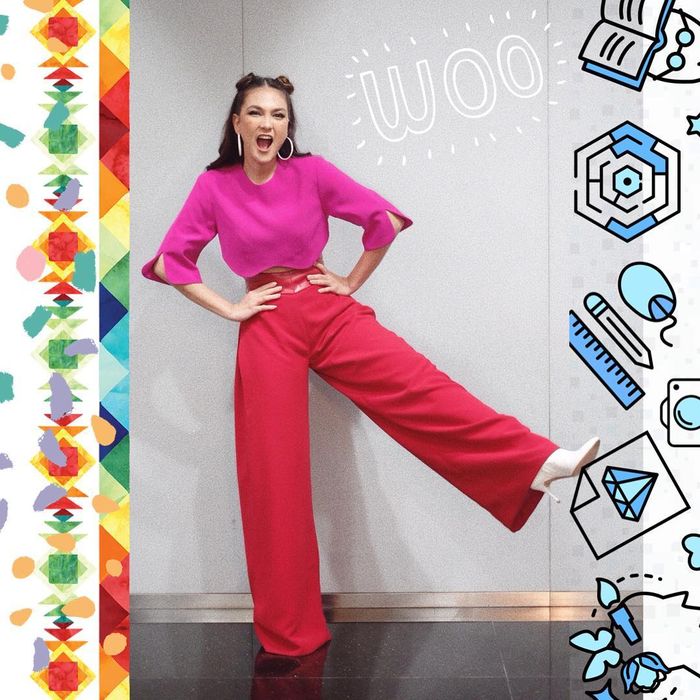 Penampilan Luna Maya dengan busana warna neon yang jadi tren fashion 2019