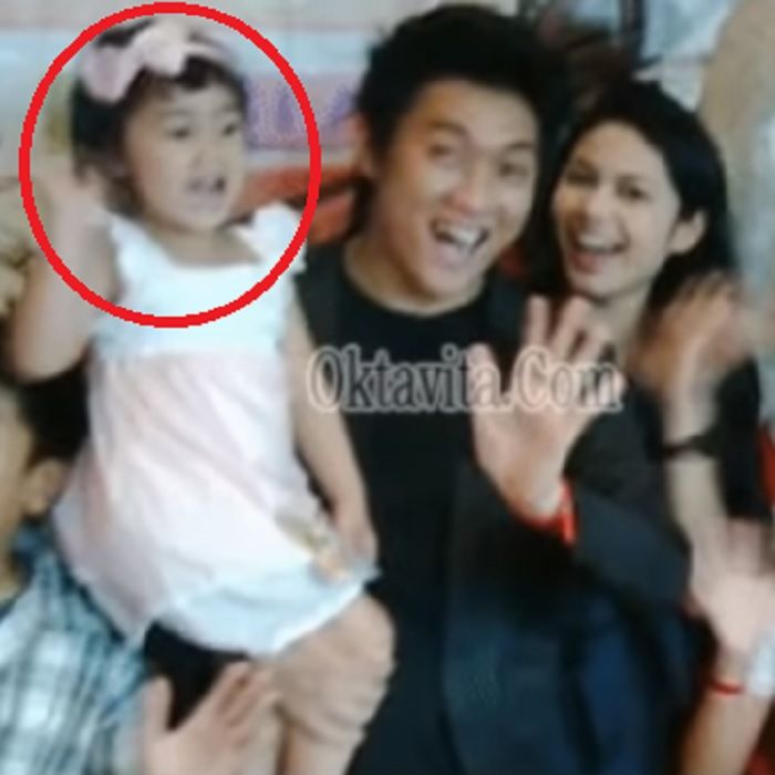 Ifan dan Ghea saat merayakan ulang tahun Rania