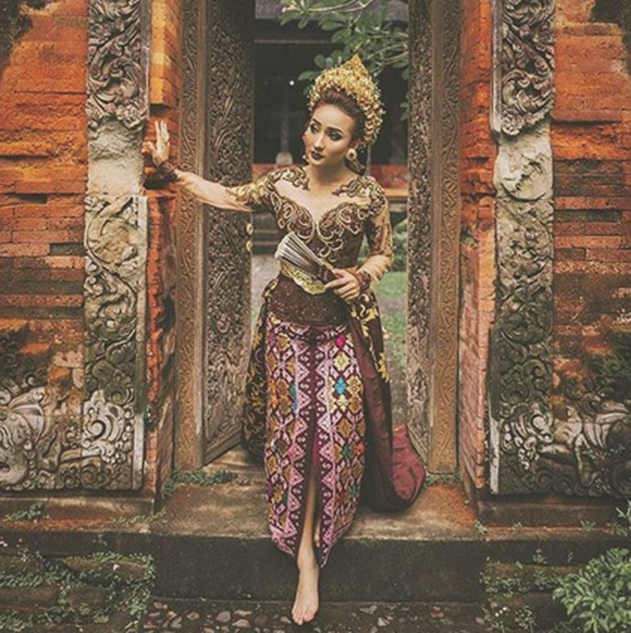 Naomi adalah artis FTV yang disinyalir sebagai pacar Sule