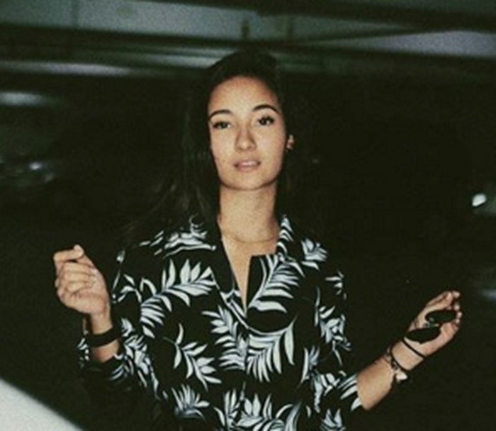 Lihat jam dan gelang yang dikenakan Naomi, sama kan dengan gambar tangan yang diposting Sule?