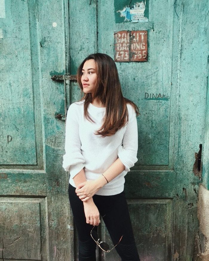 Aaliyah Massaid kerap bergaya dengan outfit monokrom.