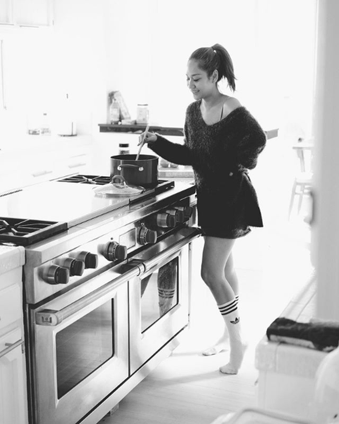Bunga Citra Lestari Unggah Foto Masak, Warganet Ramai Bicarakan Hal Janggal Ini