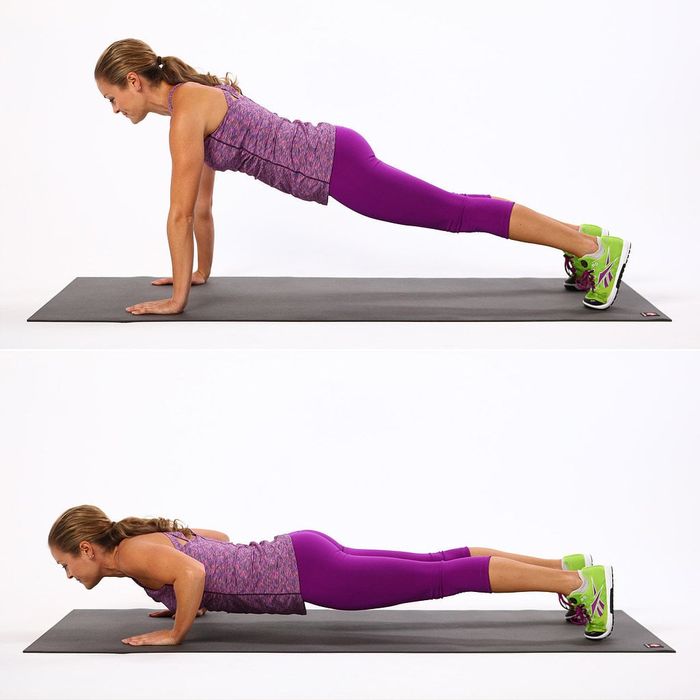 Jika Moms melakukan push-up dengan benar, Moms menggunakan triceps, bahu, punggung, dan dada Moms, yang memberikan seluruh tubuh bagian atas Moms latihan kekuatan