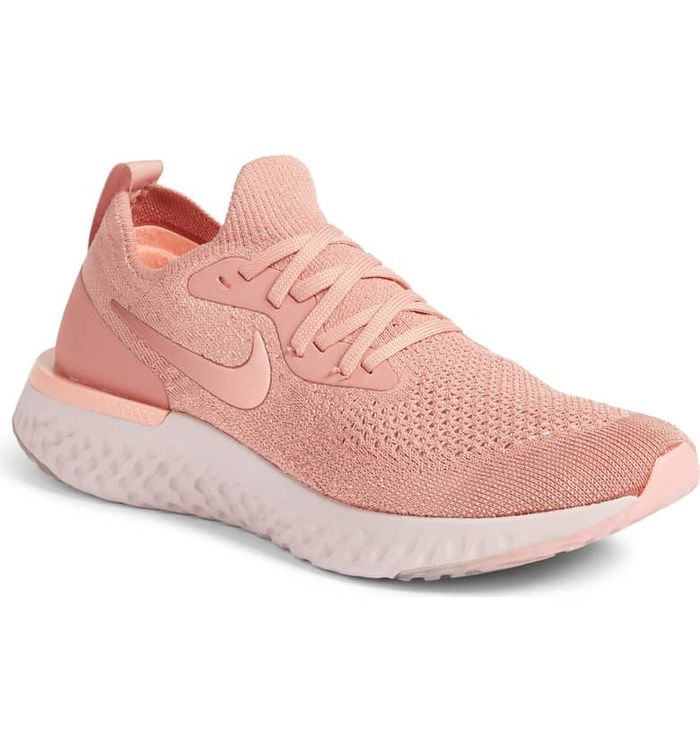 Sneakers warna pink terbaru dari Nike