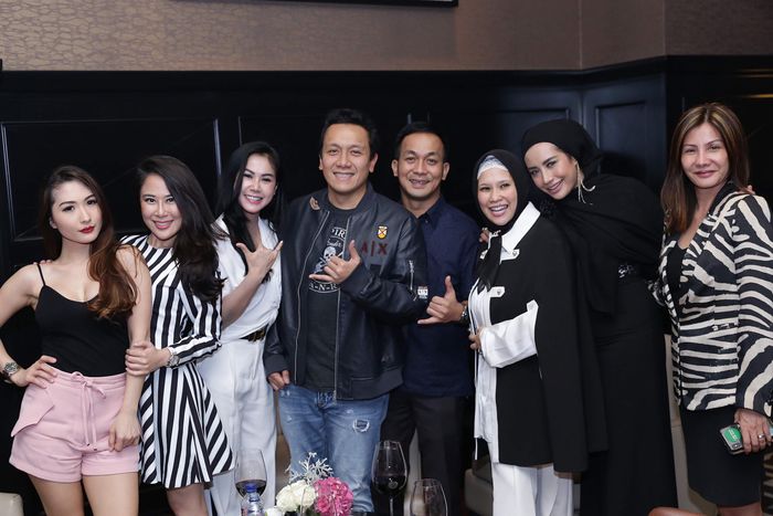 geng sosialita Anneke Carolline