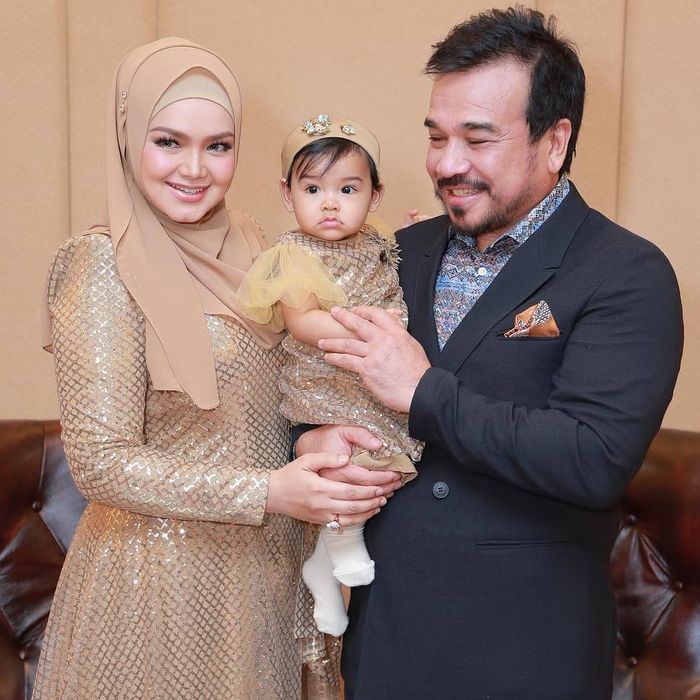 Gunakan baju yang kompak dengan sang anak