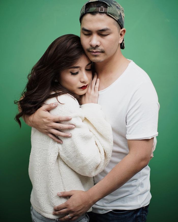 Pasangan artis sinetron yang cinlok : Chelsea Olivia dan Glenn Alinskie.