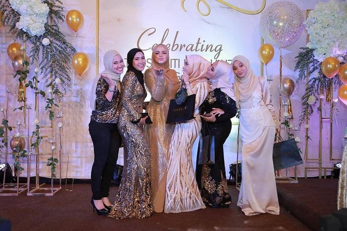 Orang-orang terdekat Siti Nurhaliza juga datang dalam acara tersebut