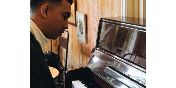 Dimas Tri Adityo jago main alat musik