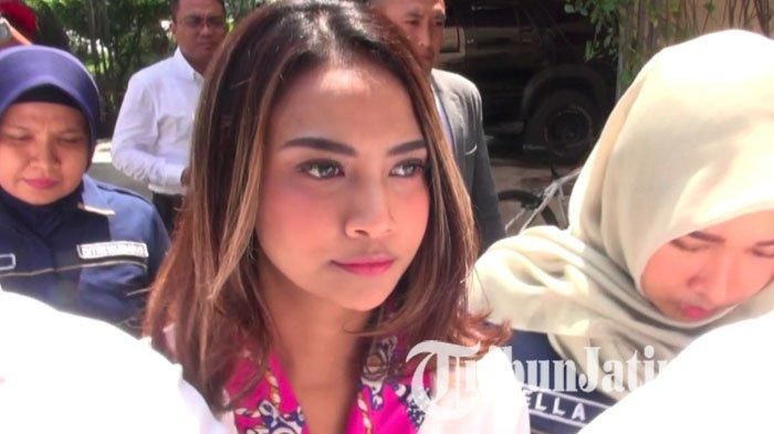 Vanessa Angel saat datangi Polda Jatim, Senin (14/1/2019)