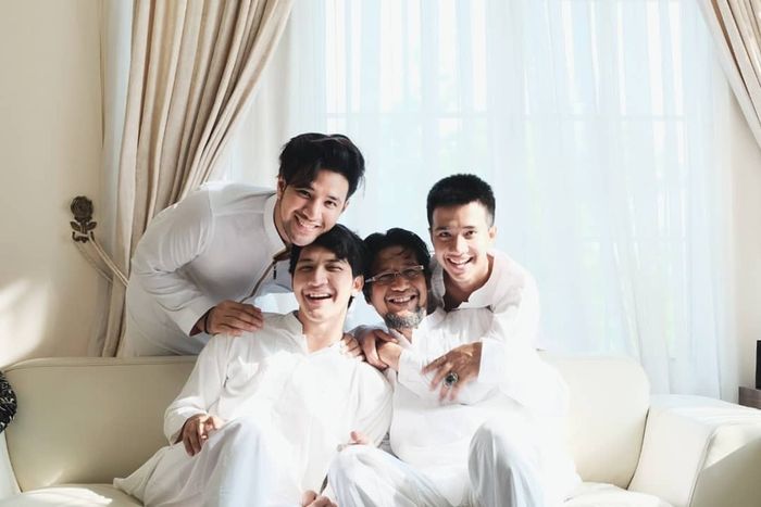 Kebersamaan keluarga Ammar Zoni saat Lebaran.