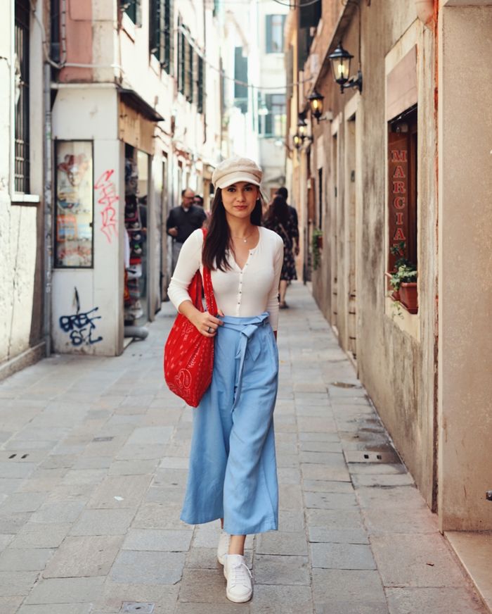 Dilamar, Deretan Gaya Stylish Irish Bella yang Bikin Ammar Zoni Jatuh Hati - Kasual dengan Kulot Jeans