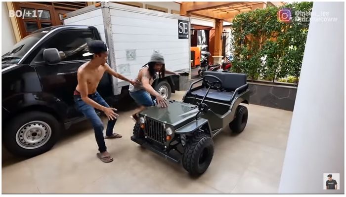 Mobil jeep mini dan mobil box milik Sule