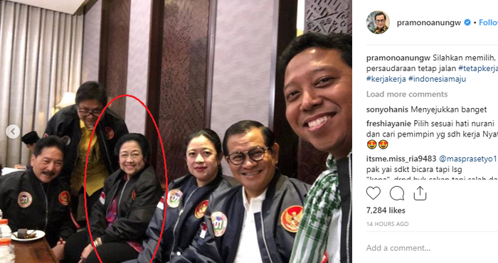 Megawati dalam balutan jaket bomber warna hitam