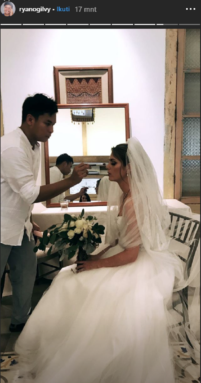 Ryan Ogilvy saat mendadani istri Randy Pangalila