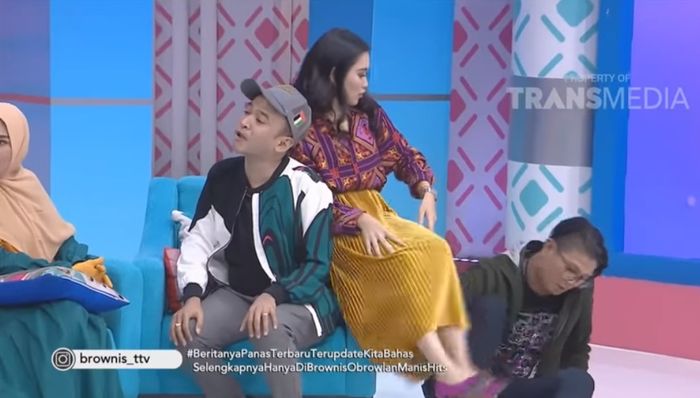 Ayu Ting Ting tendang Andika Mahesa